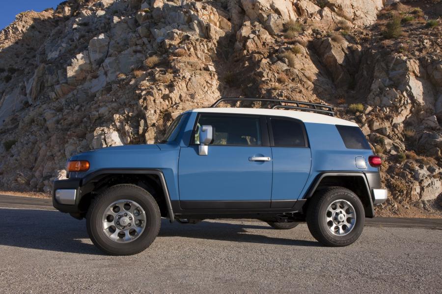  Toyota FJ Cruiser 2012 года  (фото 20 из 44)